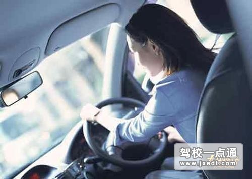 夏季开车注意四个“二”