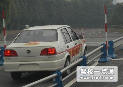 驾校上坡路行驶操作方法解析