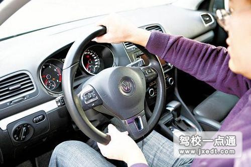 安全开车：告诉你正确的驾驶姿势