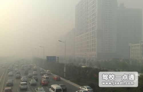 郑州大雾迷漫不能不看的雾天行车驾驶方法