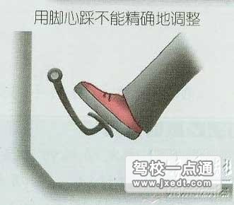 换档怎么样踩离合呢？