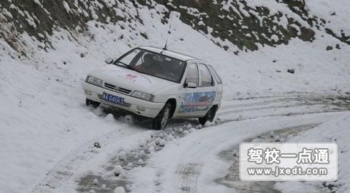 推荐雪天开车方法攻略