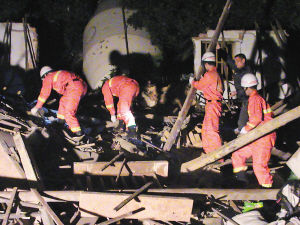 水泥车冲下陡坡撞死一老人