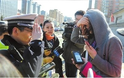 闯红灯罚款仍抵挡不住“中国式过马路”