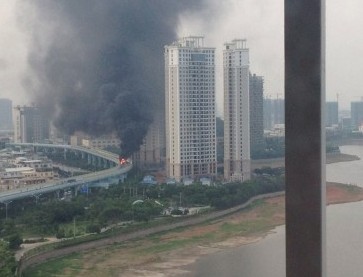 厦门BRT失火了 BRT金山站往蔡塘站方向失火了