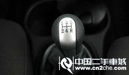 驾驶手工挡汽车换挡的方法