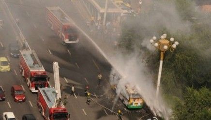 乌鲁木齐公交车失火燃烧 事故汽车系528A路公交车
